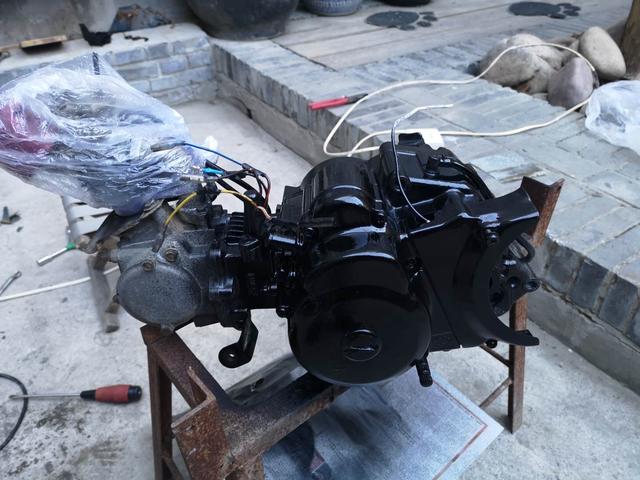 本田摩托车幼兽70c,改装老款铃木摩托