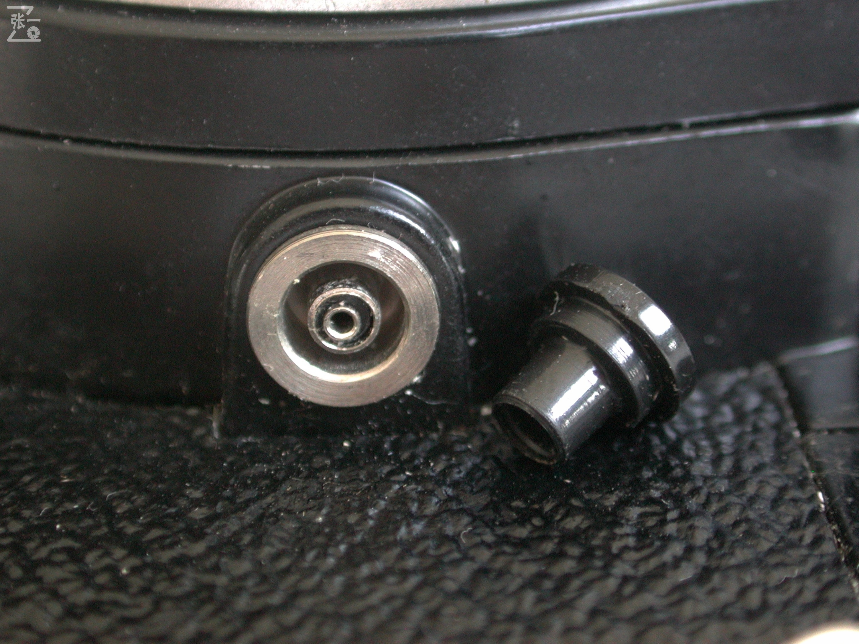 中国哈尔滨照相机厂生产的SEAMADZ2-1单反照相机