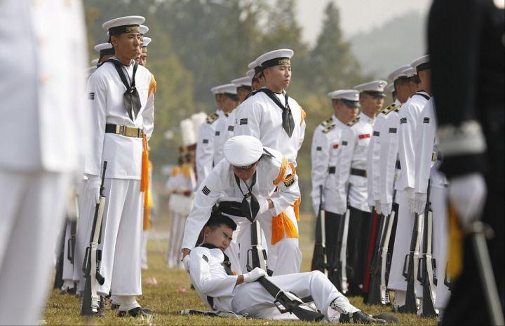 惨被抛弃，韩国文武大王号成“毒舰”，丢下“战友”全员乘机回国