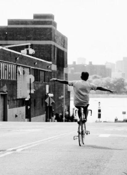 生活不易你必须加倍努力吗,生活不易更要努力下一句