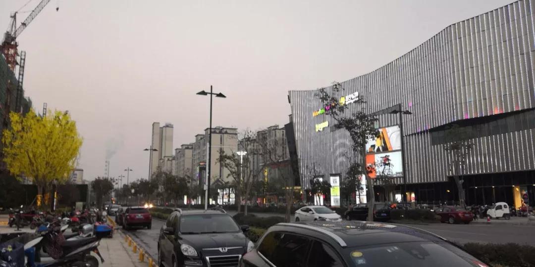 几家欢喜几家愁！扬州东北区人民喜别电厂大烟囱，这家梅岭双学区新盘的业主却怒了