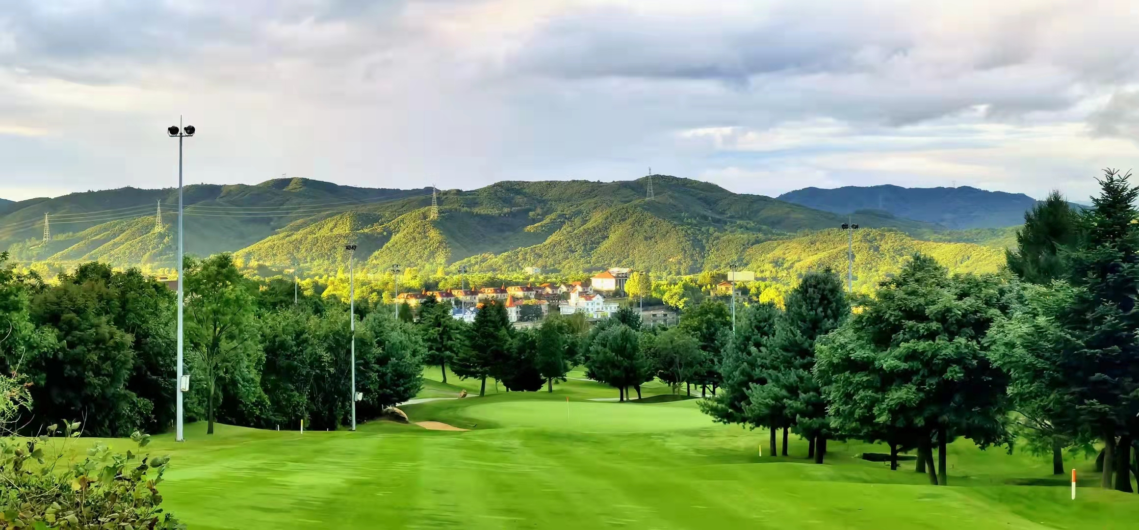 丹东美丽温泉游,国庆假期来打高尔夫