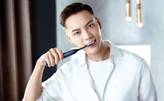 想要一口黑人式大白牙？陈伟霆同款电动牙刷你get了吗？