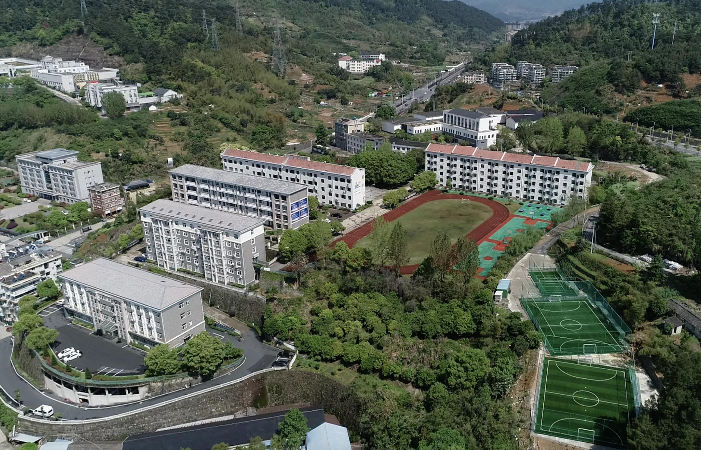 把根留在家乡——记淳安县里商商会监事长、浙江新联董事长余利富