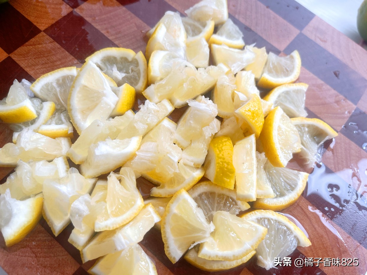 在家自制蜂蜜柠檬水的正确做法,夏日必备柠檬蜂蜜水做法