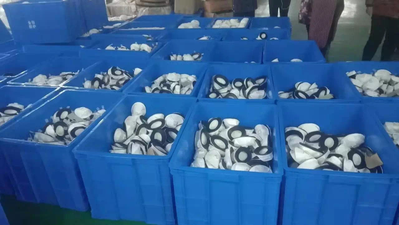 20多家工厂除夕加班赶制口罩,严查假口罩38万