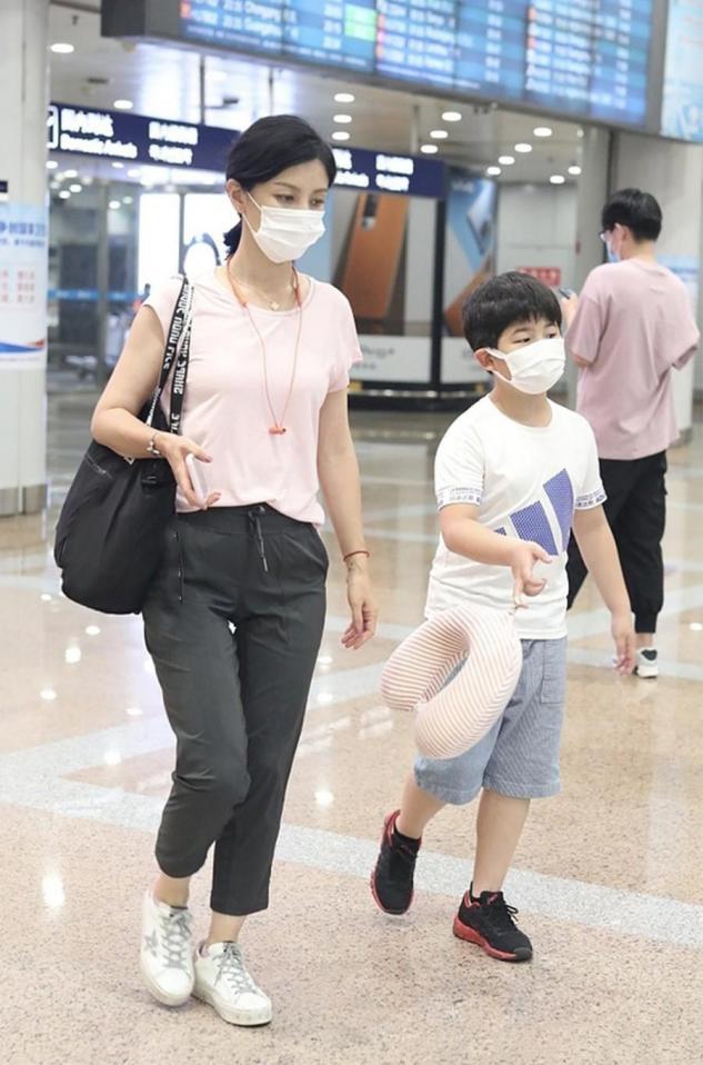 胡可装扮清纯,胡可打扮