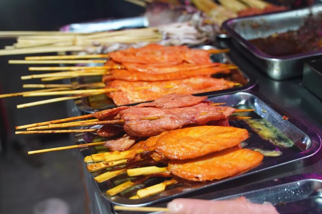 无夜市不夏天！西园里菜场竟然是个“深夜大食堂”？