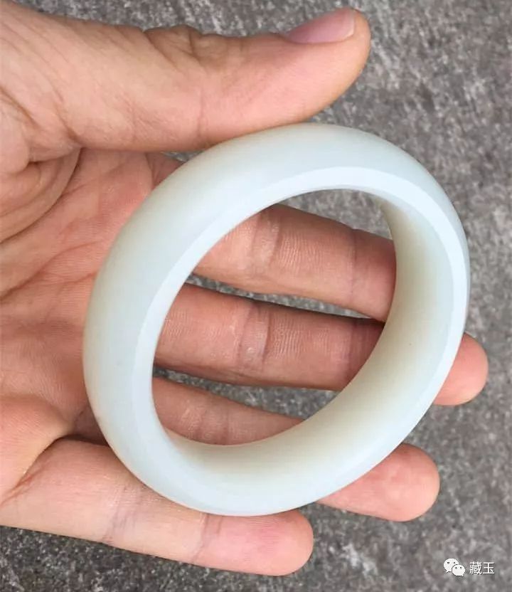 他用两年的时间,结缘一条和田玉手镯!
