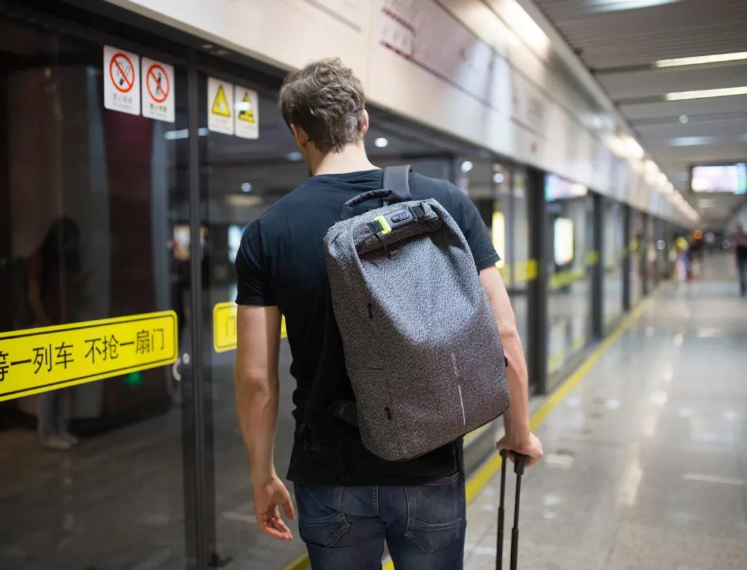 型男旅行背包,型男背包男士