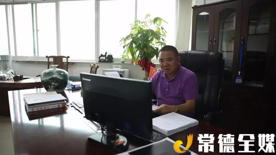 从打桩工做起的常德人，驰骋商界，引进海南第一匹汗血宝马