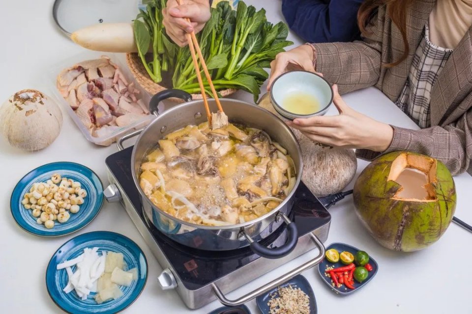 椰子鸡6个人一只鸡够吗,三个椰子原生态椰子鸡188套餐