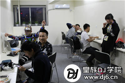 学打碟教程软件,学dj打碟多少钱