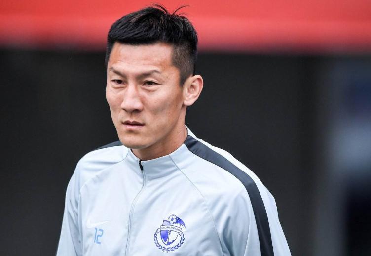 两功勋老将可相约中乙，职业态度可敬，盘点中超赛场上的常青树