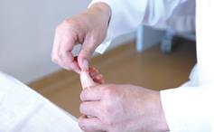 宝宝打嗝按哪个穴位止嗝,新生儿打嗝的推拿穴位