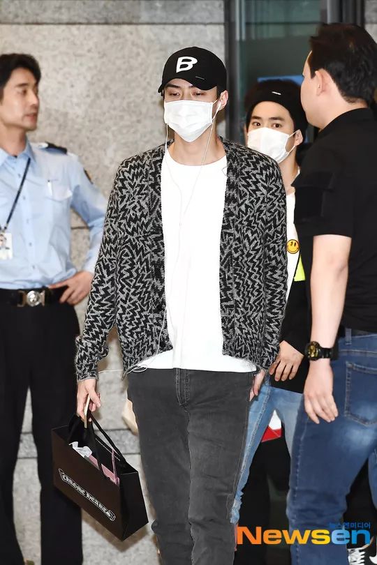 爱豆穿搭同款各色款式分享,爱豆日常穿搭同款