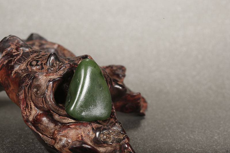 五彩斑斓的和田玉家族!这抹价值不菲万的“绿”来自何方?