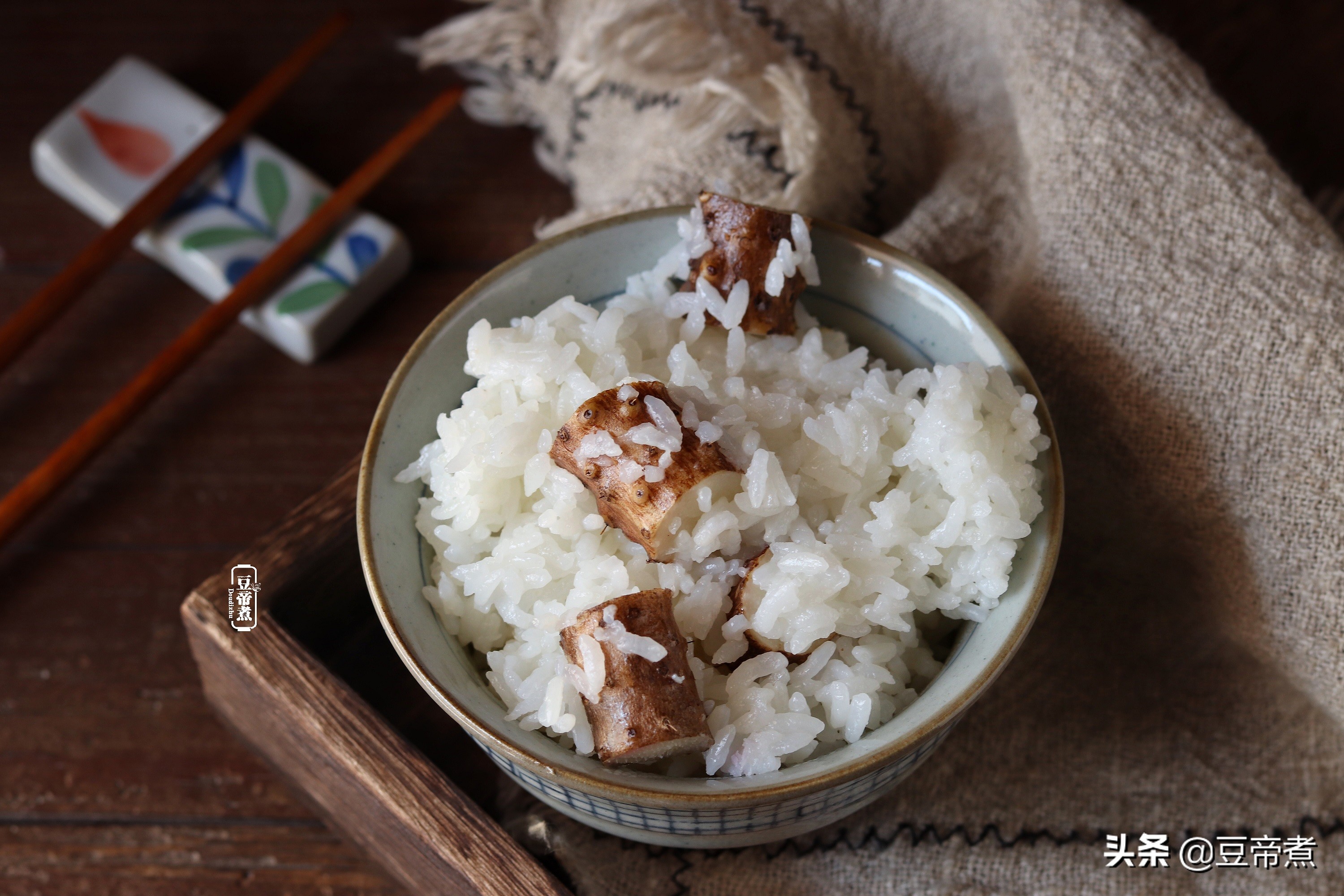 婆婆做个午饭，还加了一根山药，问题是皮也不刮，这能吃吗