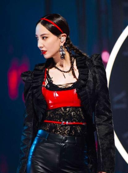 郑希怡女儿近照曝光,郑希怡女儿高级脸