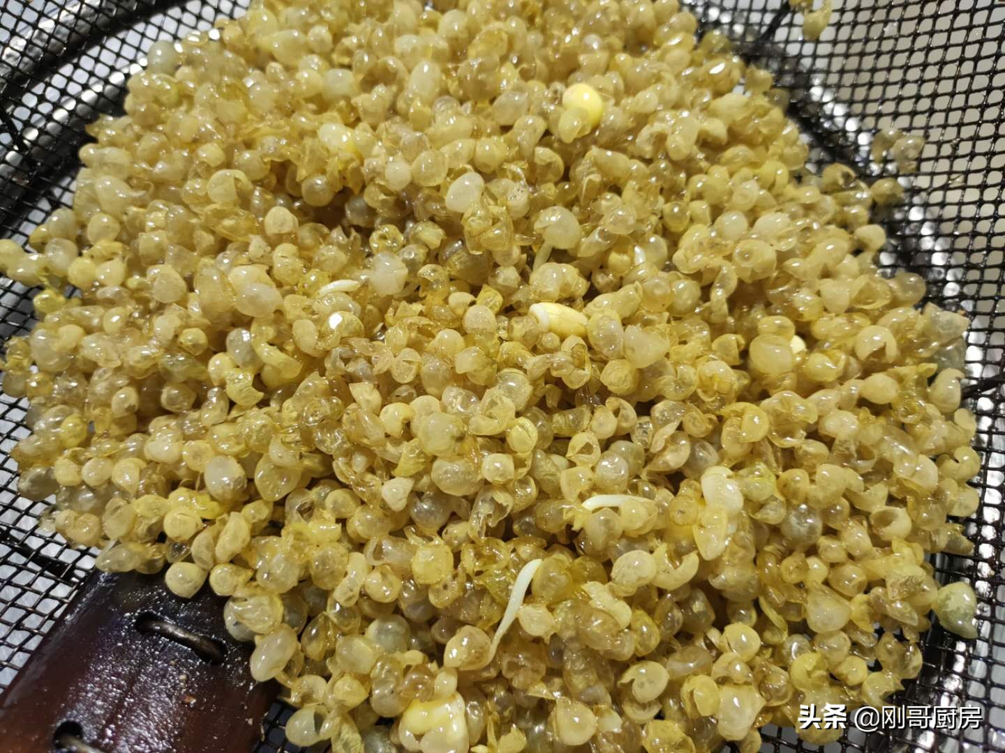 黄豆皮怎么去除,怎么快速剥青黄豆皮