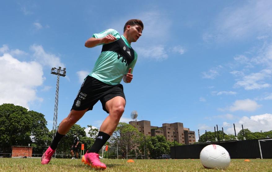 阿根廷哄抢,阿根廷新星争夺巴萨