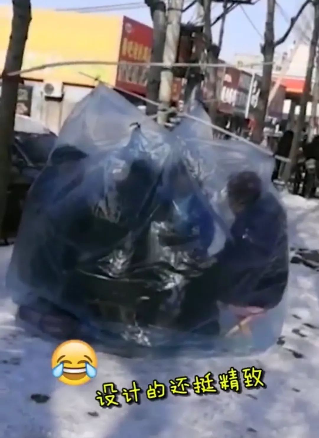 炸天!辽宁大爷大妈雪地里搭塑料棚打扑克火遍全网,还上了@人民日报