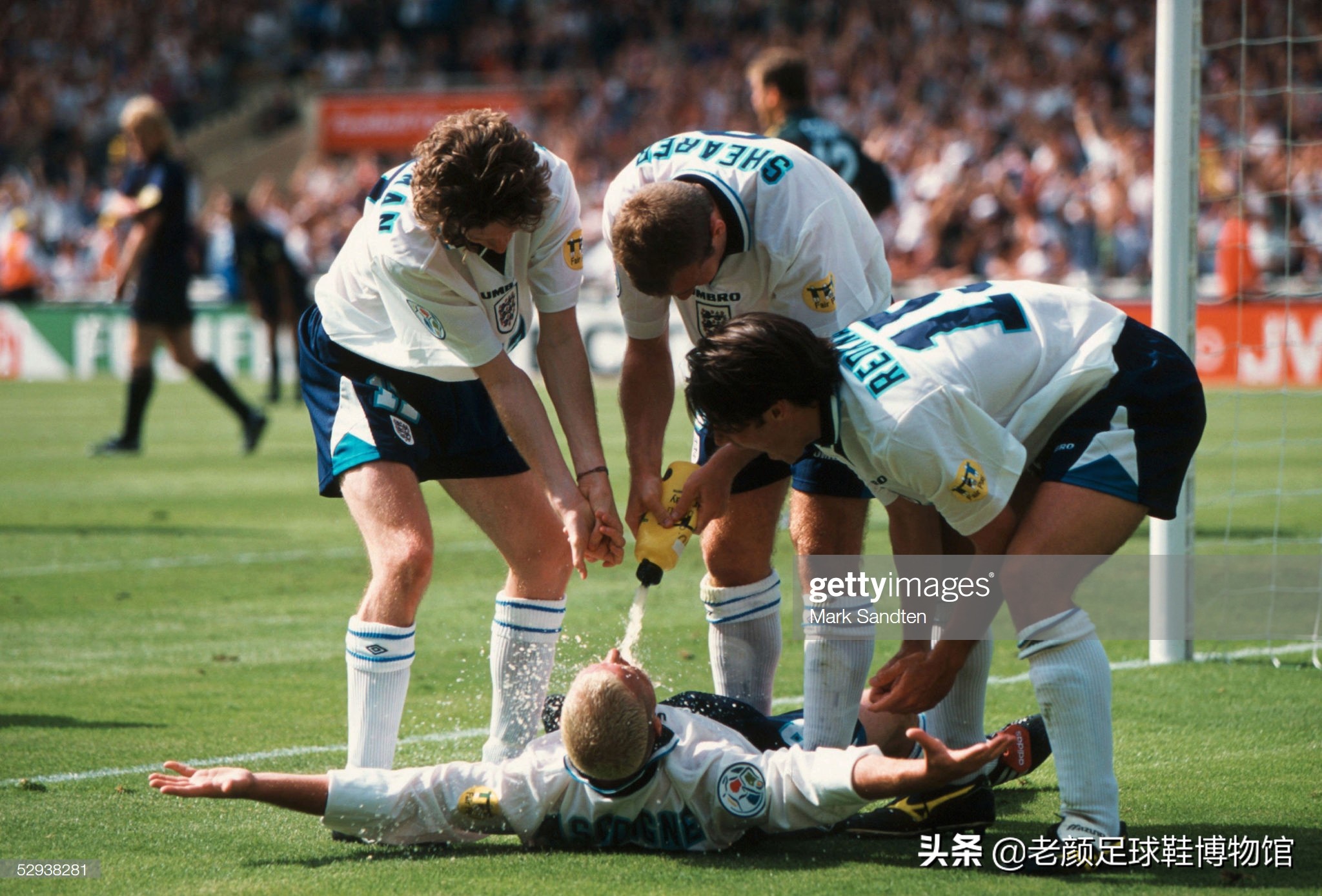 破产酒鬼的球鞋拍卖值6万,加图索的恩人名字成为香港路名