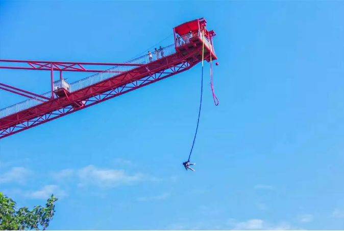 隐藏在英德一座微派风格的酒店—一幅灵动与纸上的古邑国画