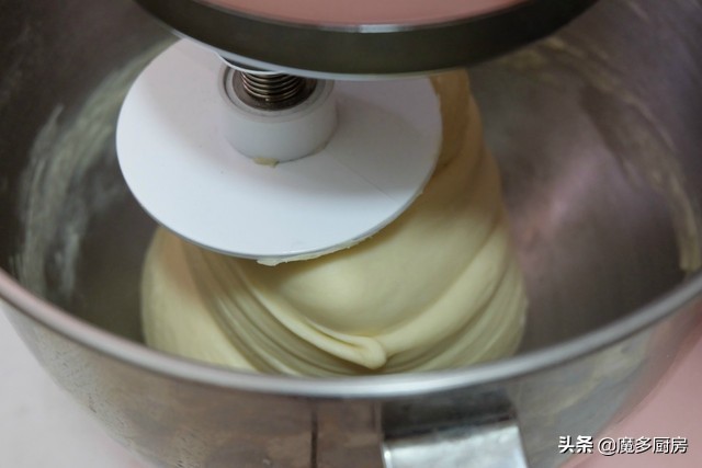 不加黄油炼乳葡萄干面包,蛋挞加淡奶油和炼乳葡萄干做法