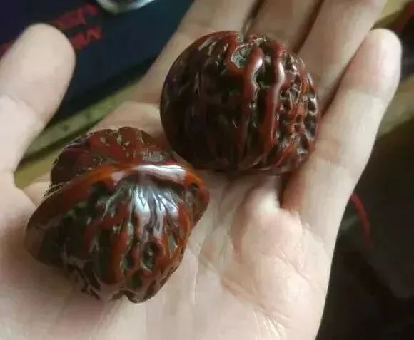 文玩核桃脏了清洗方法,盘了五年的核桃