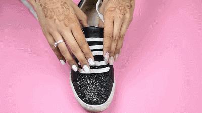 怎样让鞋子鞋带最好看,怎么样才能让鞋带系得更好看