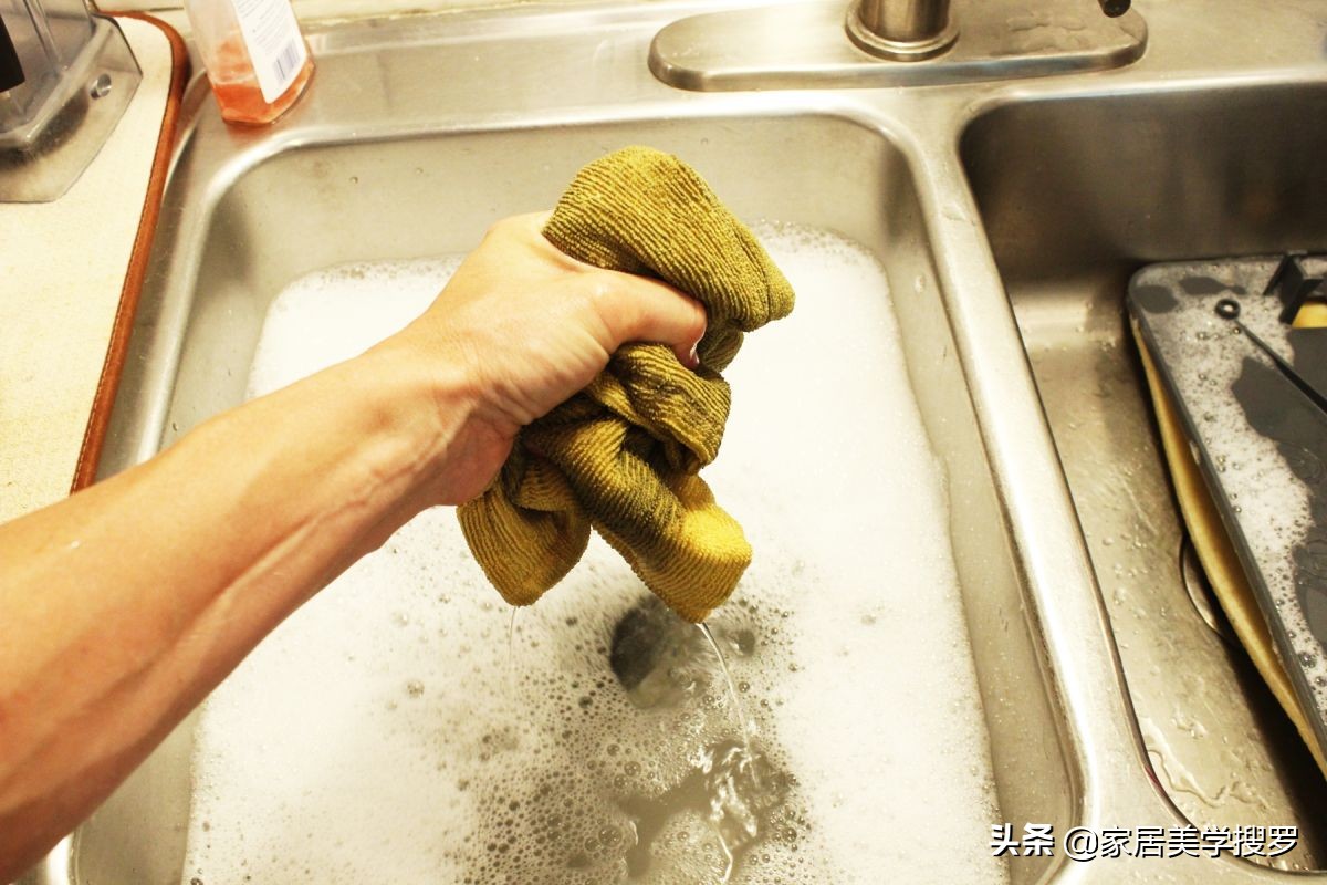 怎样清洁木地板和地板砖,如何巧妙清洁塑胶地板