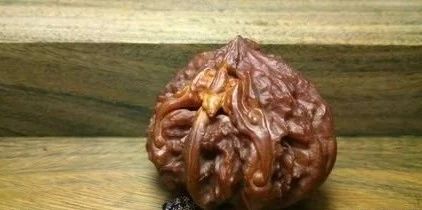 文玩核桃哪个品种值得盘玩,文玩核桃有点黄是怎么回事