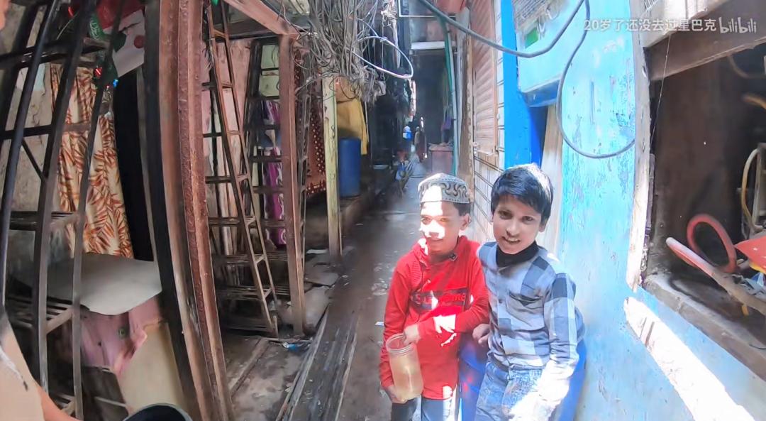 辞职后，我跑去印度恒河洗了个澡