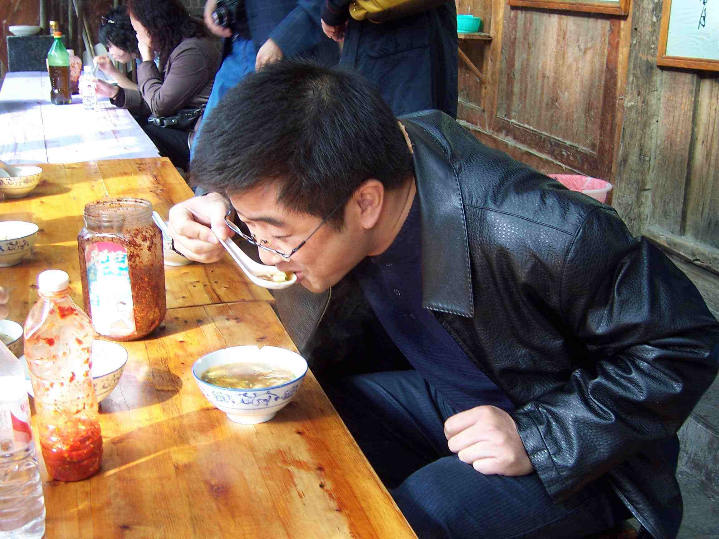 打卡酉阳“沙爹干”，红遍网络的舌尖美食