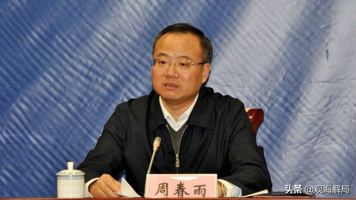 担任四家老板娘、开名酒专卖店，他们违规经商落马