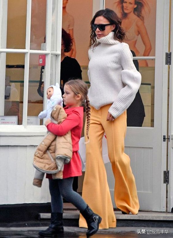 米兰达可儿白衬衫牛仔裤,米兰达可儿风衣搭配牛仔裤