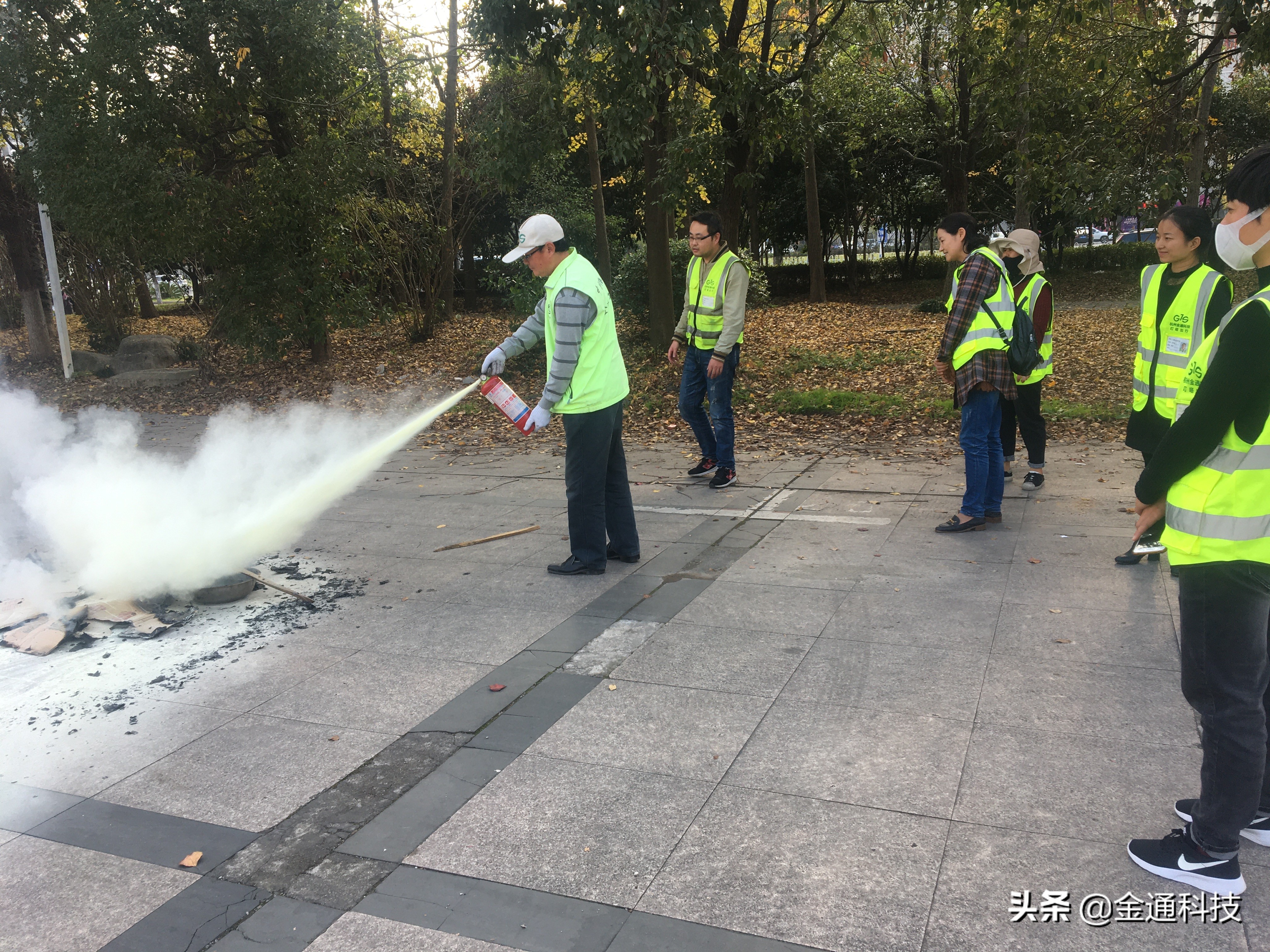 严守“安全关”！公共自行车保障冬季出行