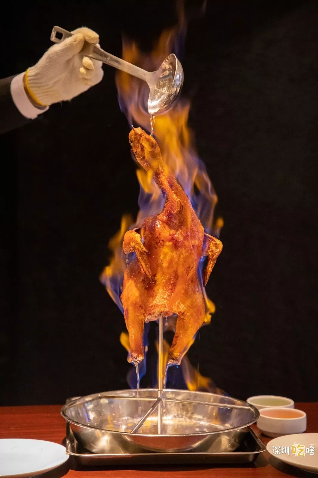 当着客人的面“玩火”？卓悦中心这家店喊你吃鸡