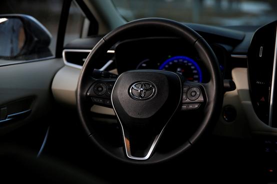 丰田卡罗拉双擎旗舰版试驾,真香定律广汽丰田tnga驾趣体验营