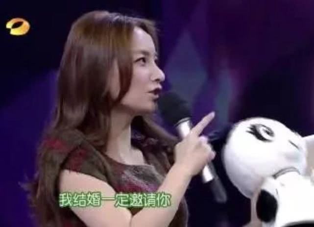 郑爽卖二手货抬价7倍,被嘲“中国明星第一卖手”冤不冤?