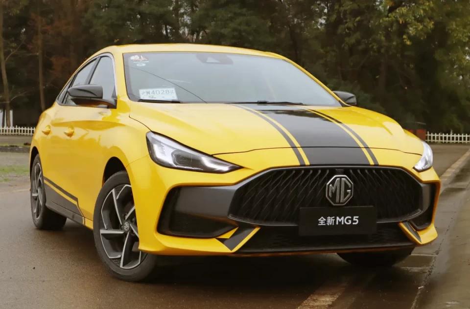 试驾名爵mg5手动挡红色,试驾名爵mg1.5