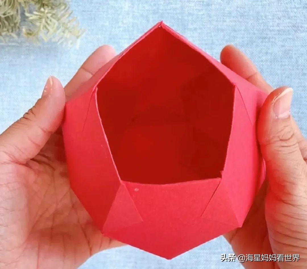 春节喜气洋洋大红灯笼高高挂,红红火火喜气洋洋百家姓灯笼