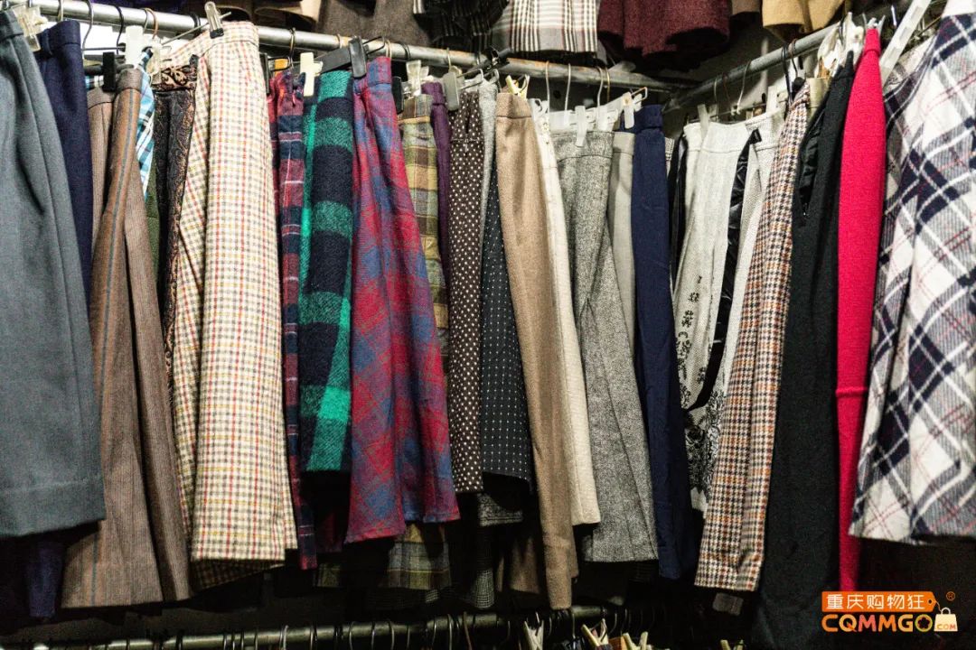 解放碑一层楼卖衣服,解放碑二手衣服市场