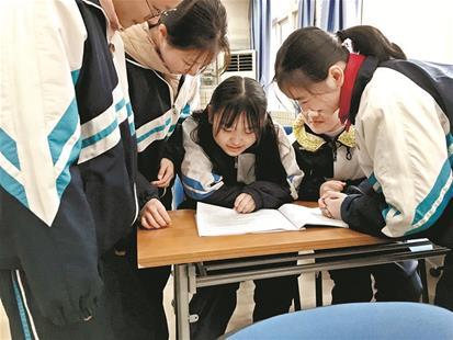 学生盲目跟随社会不良风气,盲目跟风洋品牌