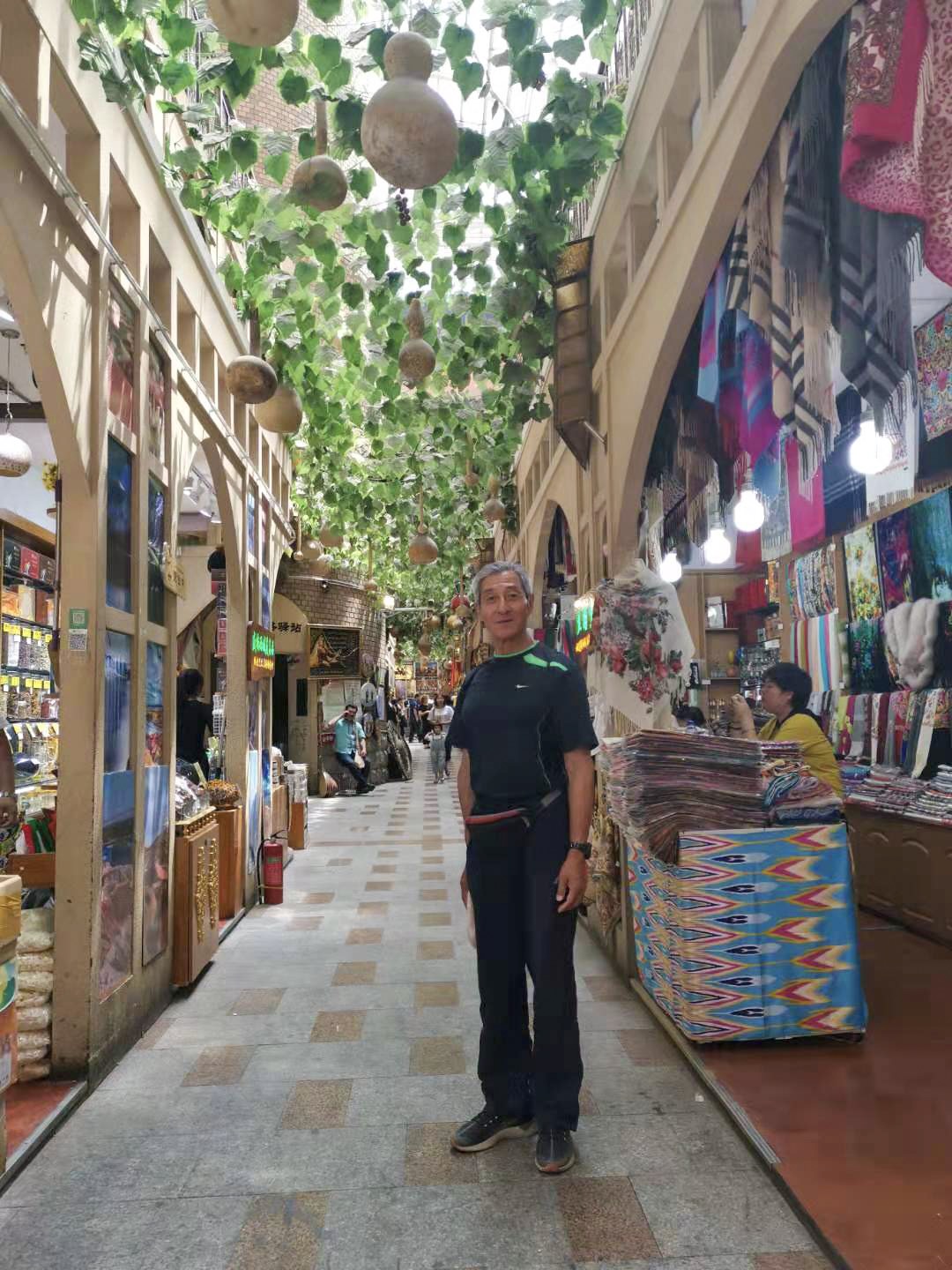 65岁老人新疆免费旅游一览表,66岁大爷游新疆