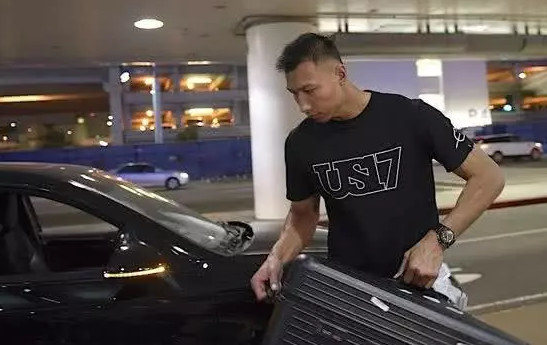 郭艾伦女朋友座驾,郭艾伦座驾曝光