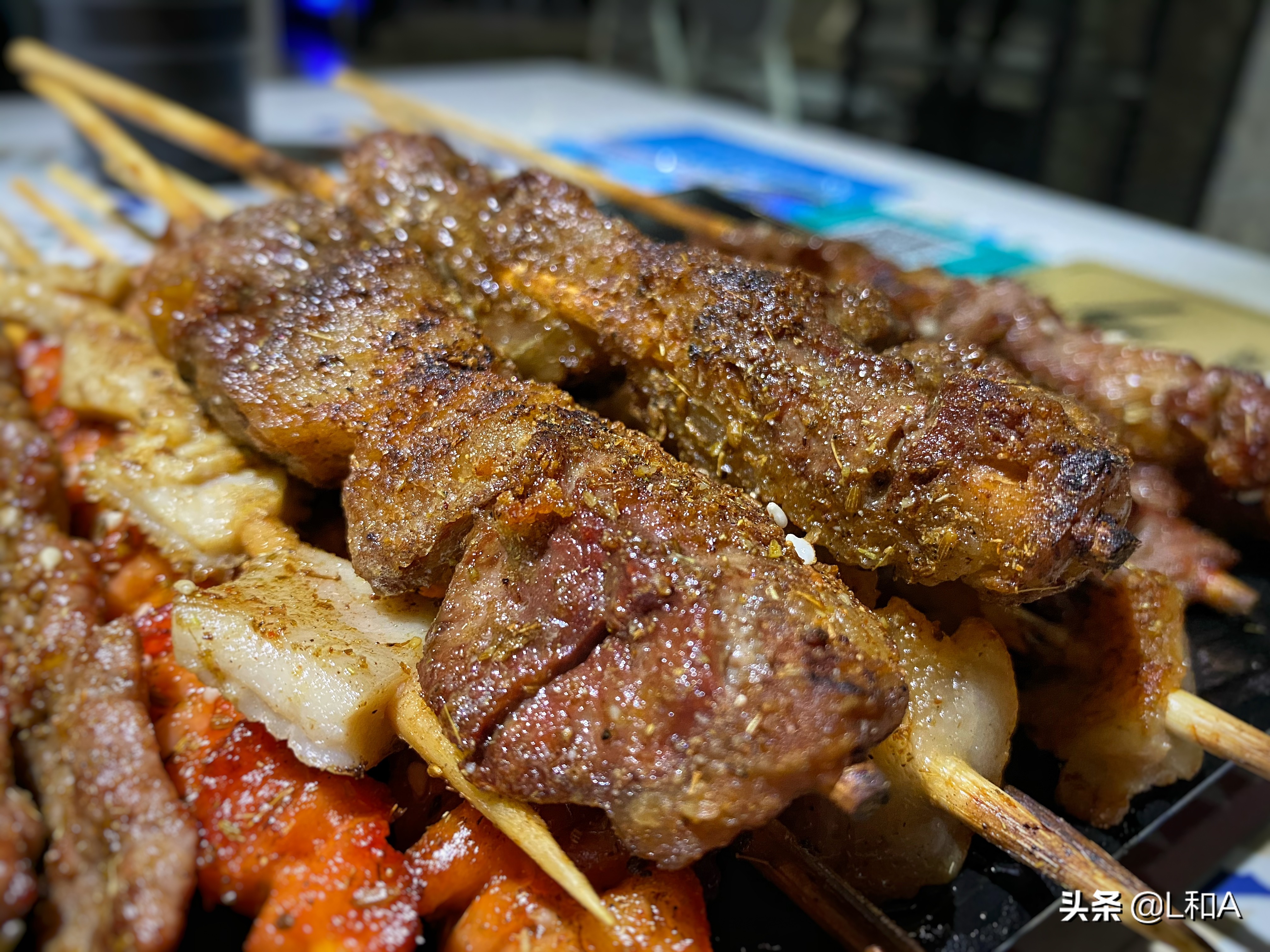 上海：桥梓湾的烧烤，青浦邻里们深夜光顾，猪脑煲吃到发出猪叫声