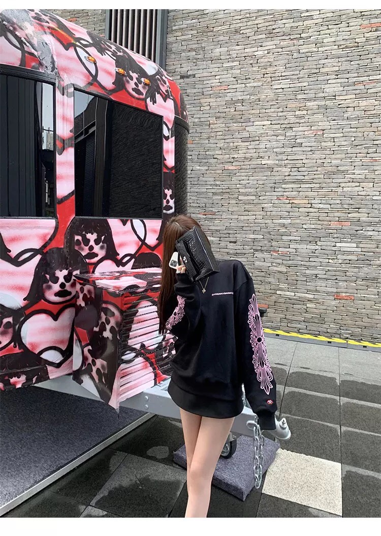 初秋穿搭卫衣真的是初秋必备啦,秋天的时髦搭配有卫衣就够了