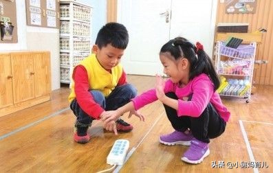 三岁女儿偷吃大团毛发，究竟是为何，医生：家长太失职了